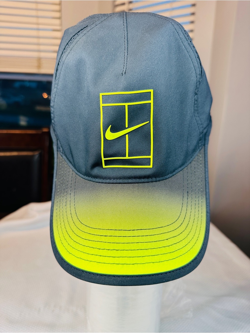 RARE Nike Court AeroBill Featherlight Dri-FIT Tennis Hat Black Yellow Strapback.
